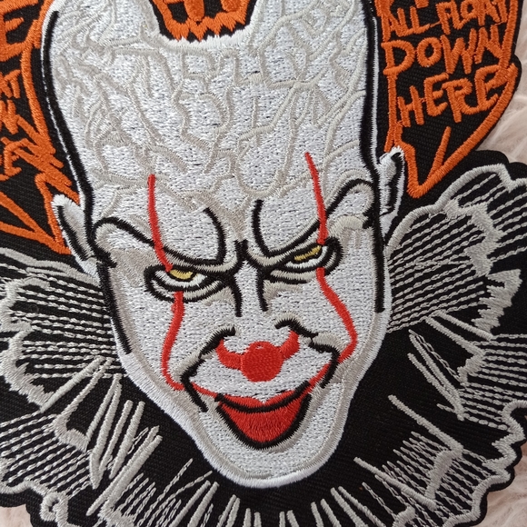 SOLD OUT! 💀 Pennywise- IT killer clown XL fully embroidered iron-on patch! Rare - Picture 4 of 10